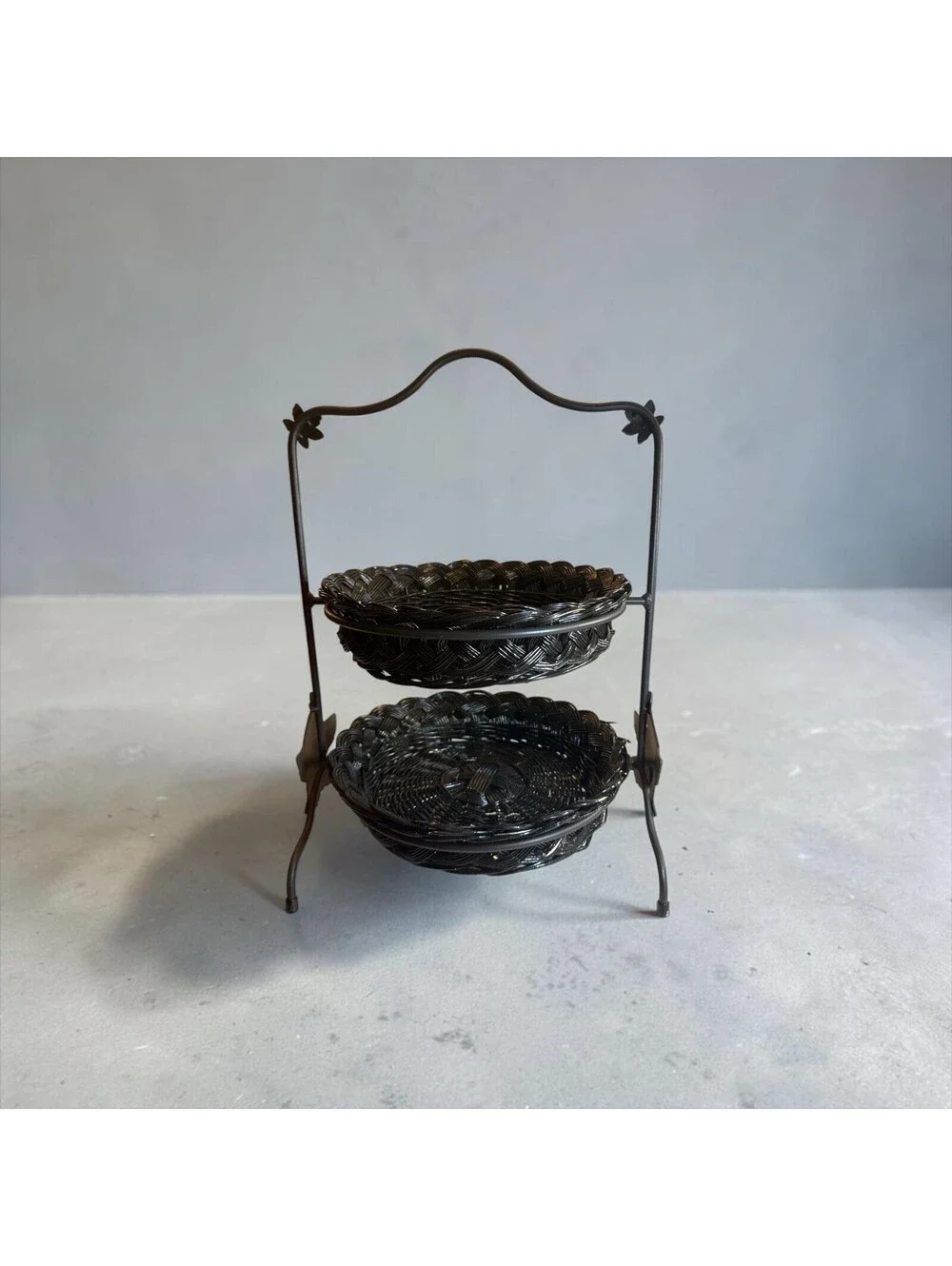 Pie/Fruit 2 Tiers Stand w/Wicker Baskets and Black Metal Stand 16
